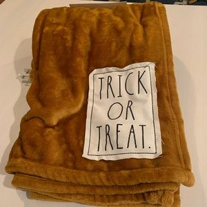 Rae Dunn Trick or Treat Throw